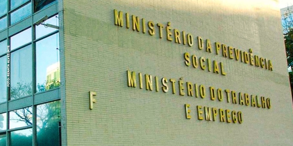 MTE prorroga para 1º de março de 2026 regra sobre trabalho em feriados no comércio