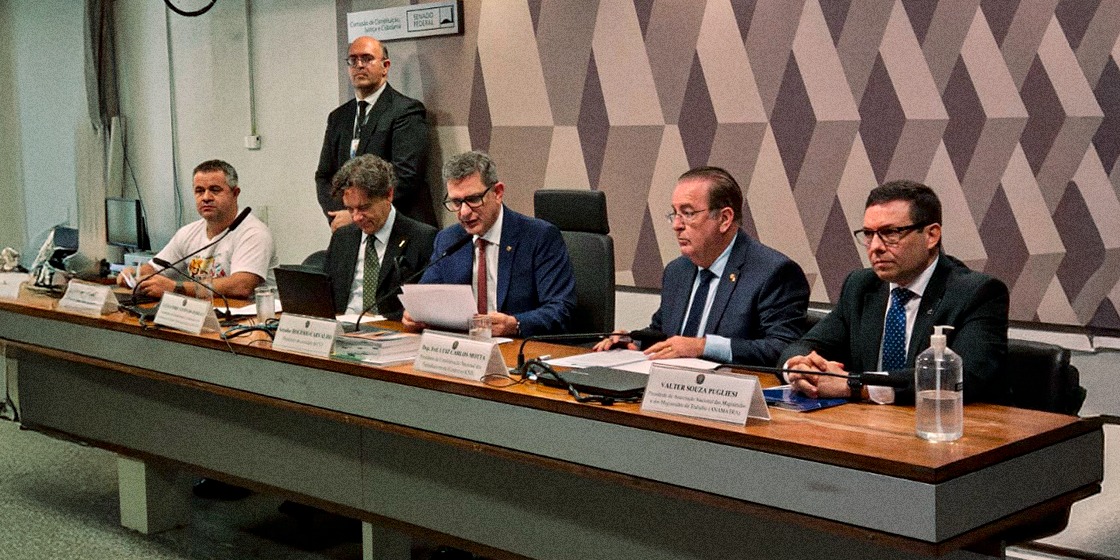 Luiz Carlos Motta, Presidente da CNTC e Deputado Federal defende PEC 148/2015, que visa alterar a CF para reduzir a jornada de trabalho semanal de 44 para 36 horas