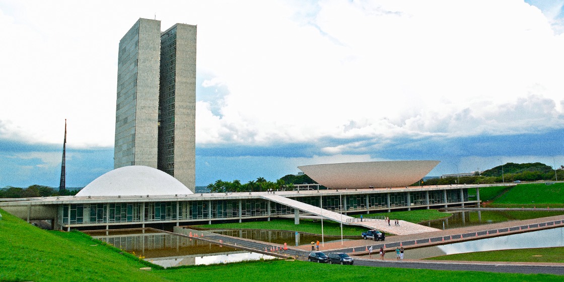 QUEDA DE BRAÇO | Fim da escala 6x1 ganha força na Câmara, mas setor produtivo tenta ampliar transição no Senado