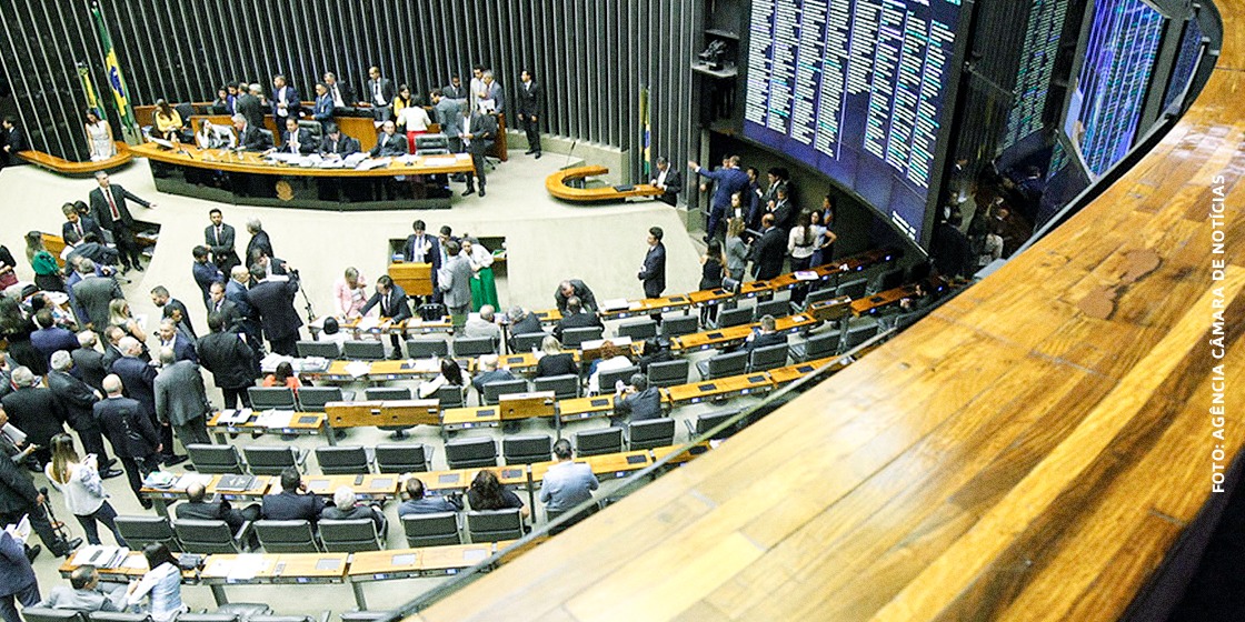 VOTAÇÃO DO FIM DA ESCALA 6X1 | Comissão do Senado vota a PEC que extingue a escala 6x1
